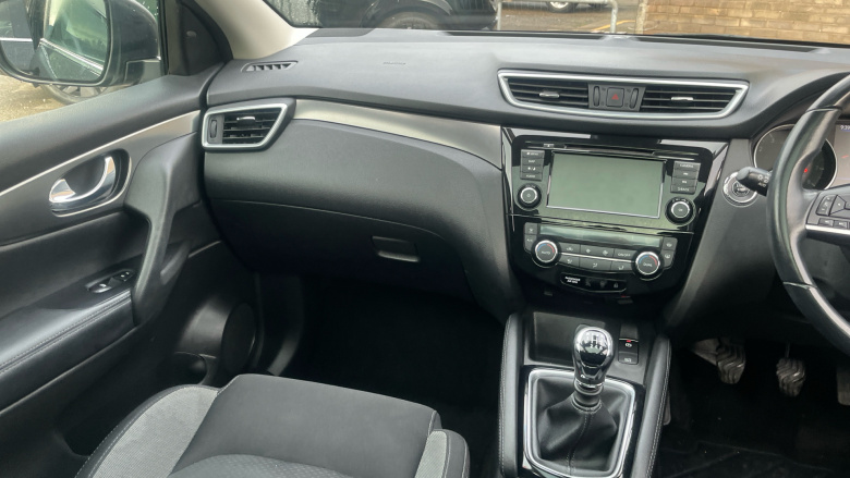 Nissan Qashqai 1.3 DiG-T N-Connecta 5dr Petrol Hatchback